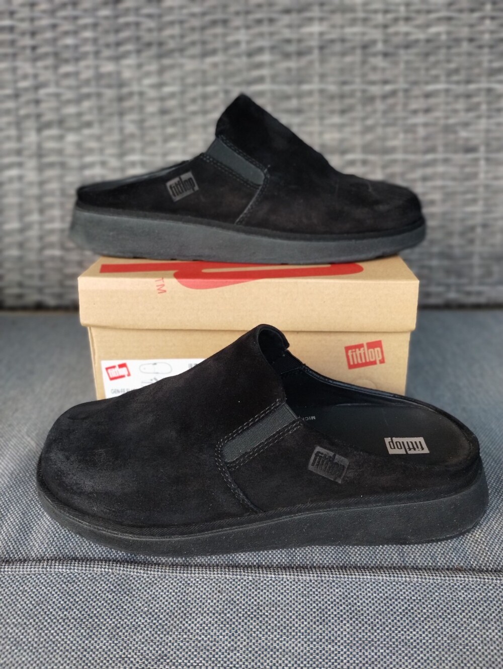 FitFlop Women's GEN-FF Black Suede Mules Clogs US 9 EU 41 w/ Box